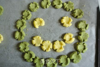 没有烤箱用电饭煲也能做的玛格丽特小饼干哦的做法步骤：11