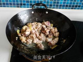 菜椒炒鸡块的做法步骤：6