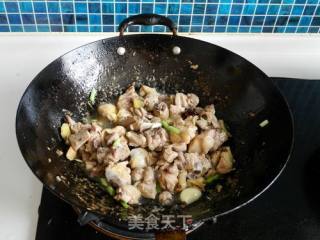 菜椒炒鸡块的做法步骤：8