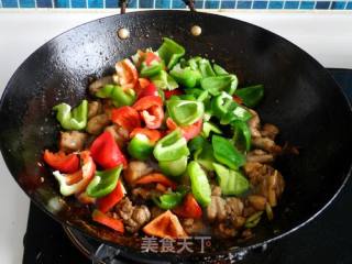 菜椒炒鸡块的做法步骤：11