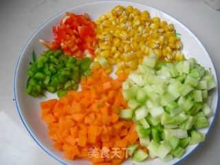 西兰花彩蔬小炒的做法步骤：3