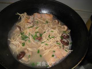 香菇三文鱼骨豆皮汤的做法步骤：8