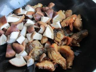 腐竹香菇炖鱼的做法步骤：10
