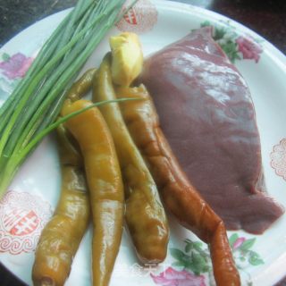 酸辣猪肝的做法步骤：1