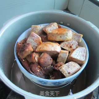 客家菜----东坡肉蒸香芋的做法步骤：16