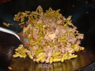 酸豆炒肉的做法步骤：6