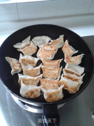 煎饺的做法步骤：6