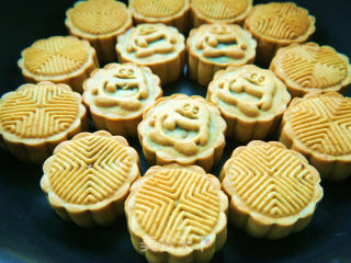 十五的月亮天天圆---广式月饼的做法步骤：19