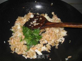 三文鱼蛋白炒饭的做法步骤：6