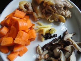 胡萝卜香菇三黄鸡粥的做法步骤：2