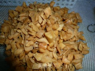 萝卜干毛豆小炒的做法步骤：1