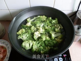 凉拌西兰花根的做法步骤：2