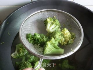 凉拌西兰花根的做法步骤：3