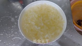 红枣莲子银耳汤的做法步骤：1