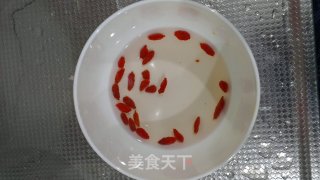 红枣莲子银耳汤的做法步骤：4