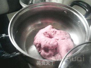 颜色靓丽的紫薯梅菜包的做法步骤：4
