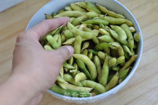 盐水毛豆的做法步骤：2