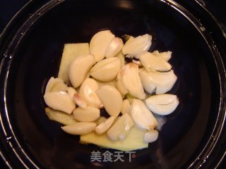 干锅花菜排骨的做法步骤：2