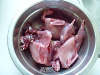 岩耳鹌鹑汤的做法步骤：2