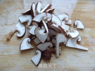 岩耳鹌鹑汤的做法步骤：3