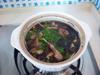 岩耳鹌鹑汤的做法步骤：10