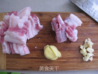 豇豆干烧肉的做法步骤：2