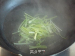 清爽小凉菜——豆皮拌香芹的做法步骤：3