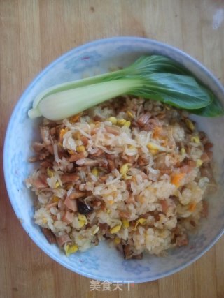 咸蛋黄杂菜炒糯米饭的做法步骤：13