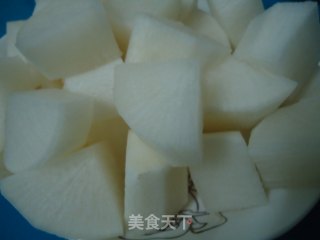 白萝卜排骨汤的做法步骤：1