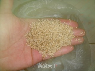 自制喷香芝麻盐的做法步骤：1