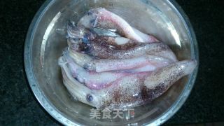 南乳汁烧鱿鱼（懒人菜）的做法步骤：1