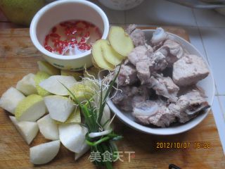 雪梨排骨汤的做法步骤：2