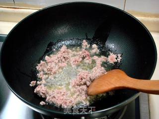 家常肉末烧豆腐的做法步骤：1