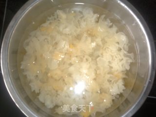 红枣银耳雪梨汤的做法步骤：1