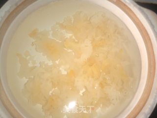 红枣银耳雪梨汤的做法步骤：2