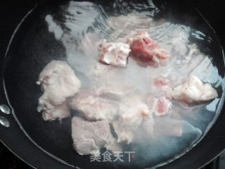 猪骨玉米胡萝卜汤的做法步骤：3