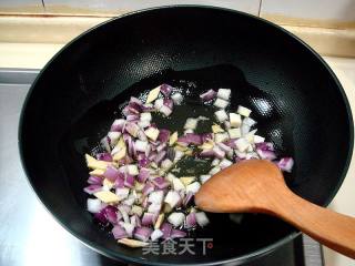 秋季时令菜“虾丁炒时蔬”的做法步骤：3