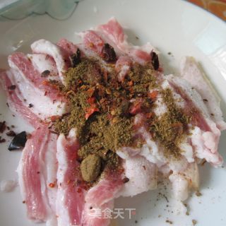 煎肉的做法步骤：1