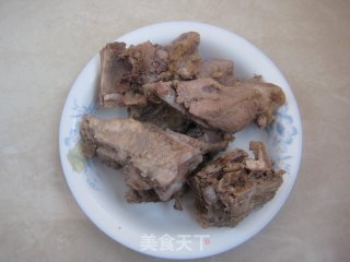 手把手教你做东北餐馆的招牌菜—东北酱焖脊骨的做法步骤：3