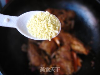 手把手教你做东北餐馆的招牌菜—东北酱焖脊骨的做法步骤：13