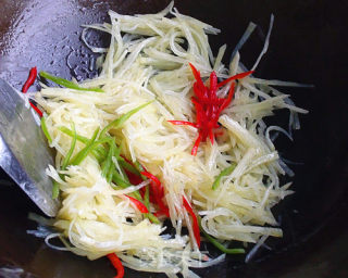 泡椒土豆丝的做法步骤：7