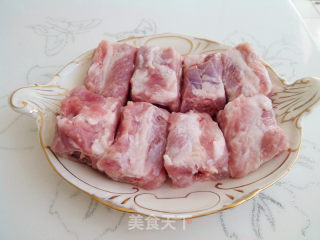 粉蒸排骨的做法步骤：1