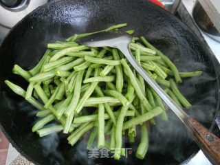 非常简单的家常菜---豆角烧肉的做法步骤：5