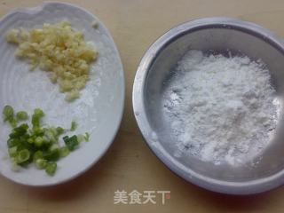 金沙虾球的做法步骤：2