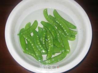 荷兰豆炒腰果的做法步骤：4