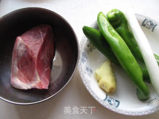 快手爽滑青椒牛肉的做法步骤：1