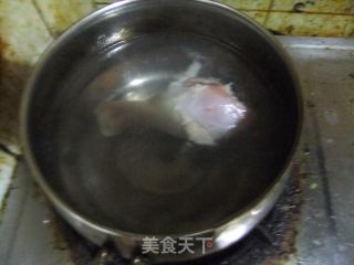 炖盅琵琶腿的做法步骤：1
