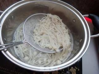金针菇拌猪心的做法步骤：2