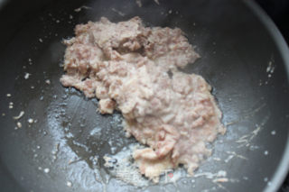 虾酱肉末芸豆的做法步骤：2