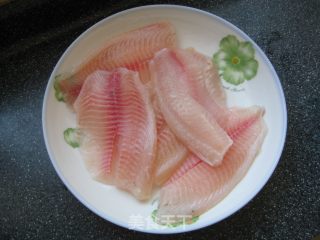 茄汁红鲷鱼块的做法步骤：1